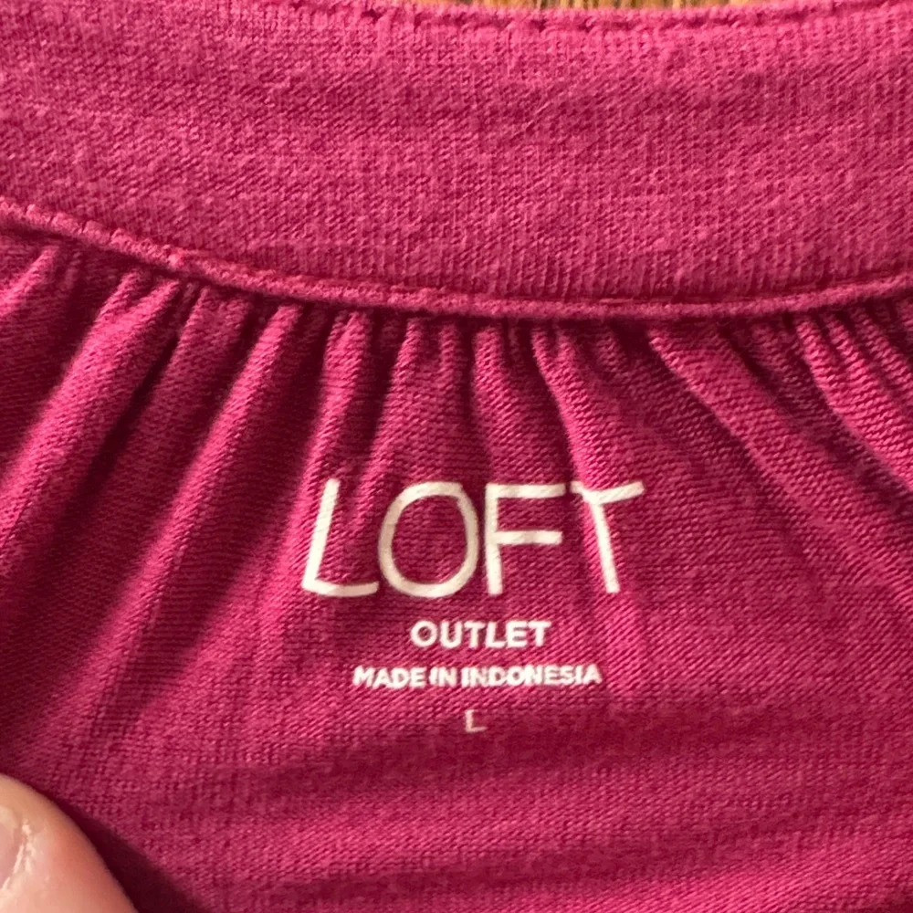 LOFT Sleeveless Blouse in Pink - Picture 2 of 4